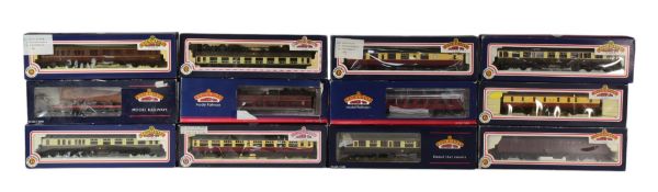 MODEL RAILWAY - BACHMANN OO GAUGE LOCOMOTIVE CARRIAGES