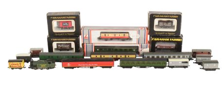 MODEL RAILWAY - N GAUGE LOCOMOTIVE & ROLLING STOCK