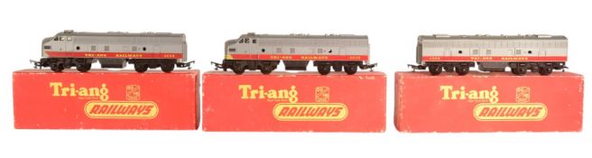 MODEL RAILWAY - VINTAGE TRIANG OO GAUGE LOCO & COACHES
