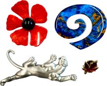 COLLECTION OF LEA STEIN STYLE 2 BOOCHES AND A PANTHER PIN.