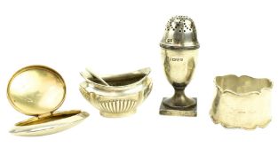 COLLECTION OF EARLY 20TH CENTURY HALLMARKED SILVER ITEMS