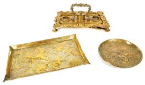 19TH CENTURY BRASS DOUBLE INKWELL WITH THREE BRASS TRAYS / PLAQUE