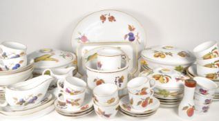 ROYAL WORCESTER - EVESHAM PATTERN - LARGE DINNER TEA SERVICE