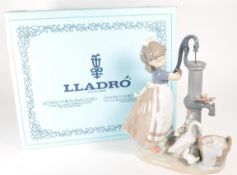 LLADRO - LATE 20TH CENTURY PORCELAIN FIGURE 'SUMMER GIRL'