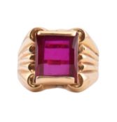 GOLD & SYNTHETIC RUBY SIGNET RING
