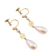 PAIR OF 9CT GOLD & SIMULATED PEARL PENDANT EARRINGS