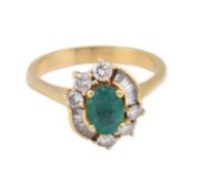 18CT GOLD EMERALD & DIAMOND CLUSTER RING