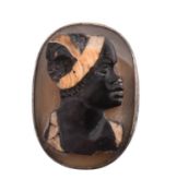 19TH CENTURY CARVED AGATE CAMEO BROOCH DEPICTING A NUBIAN WOMAN