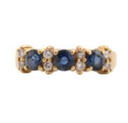 18CT GOLD SAPPHIRE & DIAMOND RING