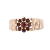 HALLMARKED 9CT GOLD & GARNET CLUSTER RING