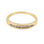 18CT GOLD & DIAMOND NINE STONE RING