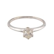 WHITE GOLD & DIAMOND SOLITAURE RING