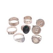 COLLECTION OF SILVER & WHITE METAL RINGS