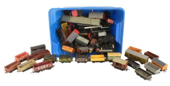 MODEL RAILWAY - COLLECTION OF OO GAUGE ROLLING STOCK