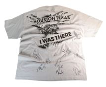 WRESTLING - 2009 WRESTLEMANIA SIGNED T-SHIRT