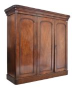 19TH CENTURY VICTORIAN MAHOGANY TRIPLE COMPACTUM WARDROBE