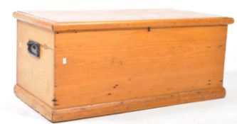 19TH CENTURY VICTORIAN PINE BLANKET BOX