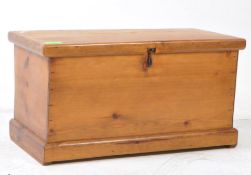 VICTORIAN 19TH CENTURYY SMALL PINE BLANKET / DIDDY BOX