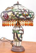 TIFFANY STYLE - VINTAGE LEADED DESK / BEDSIDE LAMP WITH BUTTERFLY DECORATION
