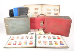 LARGE COLLECTION OF 20TH CENTURY CIGARETTE AND TEA CARDS