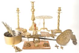 COLLECTION OF EARLY 20TH CENTURY BRASS HOUSEHOLD WARES