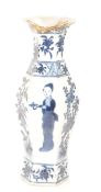 19TH CENTURY CHINESE BLUE & WHITE PORCELAIN VASE