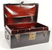 EARLY 20TH CENTURY CHINESE TWIN HANDLED LACQUERED WOODEN BOX