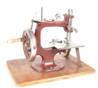 1950S VINTAGE ESSEX MINIATURE SEWING MACHINE MK1