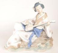LLADRO - NAO - LATE 20TH CENTURY GEISHA LADY FIGURE PLAYING A SHAMISEN
