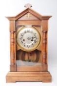 20TH CENTURY OAK CASED CONTINENTAL 8-DAY MANTEL CLOCK