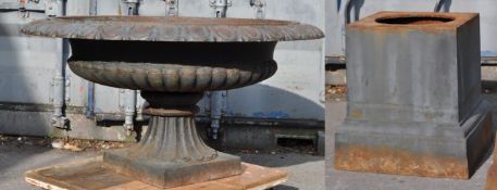 LARGE LATE 19TH CENTURY CAMPANA GARDEN URN