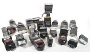 COLLECTION OF VINTAGE 20TH CENTURY CAMERAS FLASHES