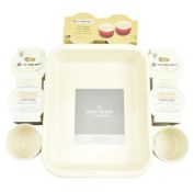 LE CREUSET - SET OF THREE GRADUATING OVEN DISHES AND RAMEKIN DISHES