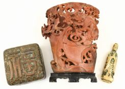 CHINESE METAL BUDDHA & A JAPANESE BRONZE TRINKET BOX 小金属佛像和小铜盒