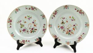 PAIR OF QING QIANLONG FAMILLE ROSE PORCELAIN CHARGERS 清 乾隆粉彩花卉盘一对