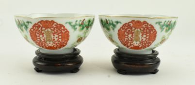 A PAIR OF FAMILLE ROSE BATS & LOTUS BOWLS 清 道光款粉彩'百福连连'盌一对