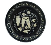 LARGE BLUE AND WHITE RESERVE-DECORATED 'GRAPE' DISH 宣德款 蓝底白花葡萄纹盘