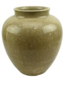 A LARGE CRACKLED GLAZED CERAMIC JAR 哥窑大罐