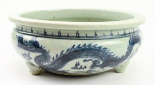 CHINESE BLUE AND WHITE TRIPOD CENSER 青花 龙纹三足香炉