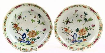 PAIR OF QING QIANLONG PERIOD FAMILLE ROSE DISHES 清 乾隆粉彩花卉碟一对