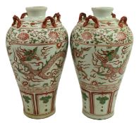PAIR OF FAMILLE VERTE DRAGON MEIPING VASE 红绿彩龙纹梅瓶一对