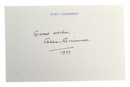 ACTORS - SIR ALEC GUINNESS (1914-2000) - AUTOGRAPH ON CARD 1977