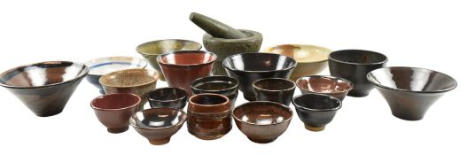 GRAHAM MANT (1943-2024) - COLLECTION OF EIGHTEEN STUDIO POTTERY BOWLS