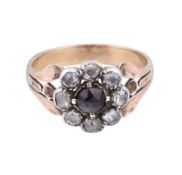 AN ANTIQUE GARNET & DIAMOND CLUSTER RING