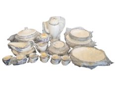WEDGWOOD - AMHERST - LATE 20TH CENTURY BONE CHINA DINNER SERVICE