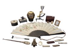 COLLECTION OF 20TH CENTURY CURIOS PIECES