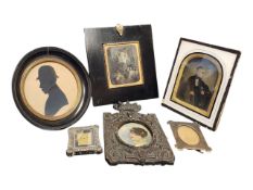 COLLECTION OF LATE 19TH / 20TH CENTURY FRAMES INCLUDING DAGUERROTYPES