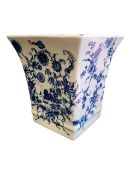CHINESE LATE 20TH CENTURY PORCELAIN BLUE AND WHITE PLANTER