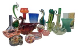 MIXED COLLECTION OF VINTAGE 20TH CENTURY STUDIO ART GLASS VASES & OTHER (20)