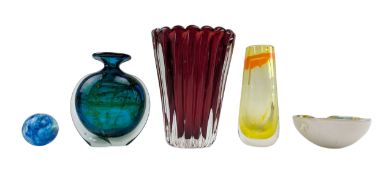 MIXED SELECTION OF VINTAGE 20TH CENTURY GLASS